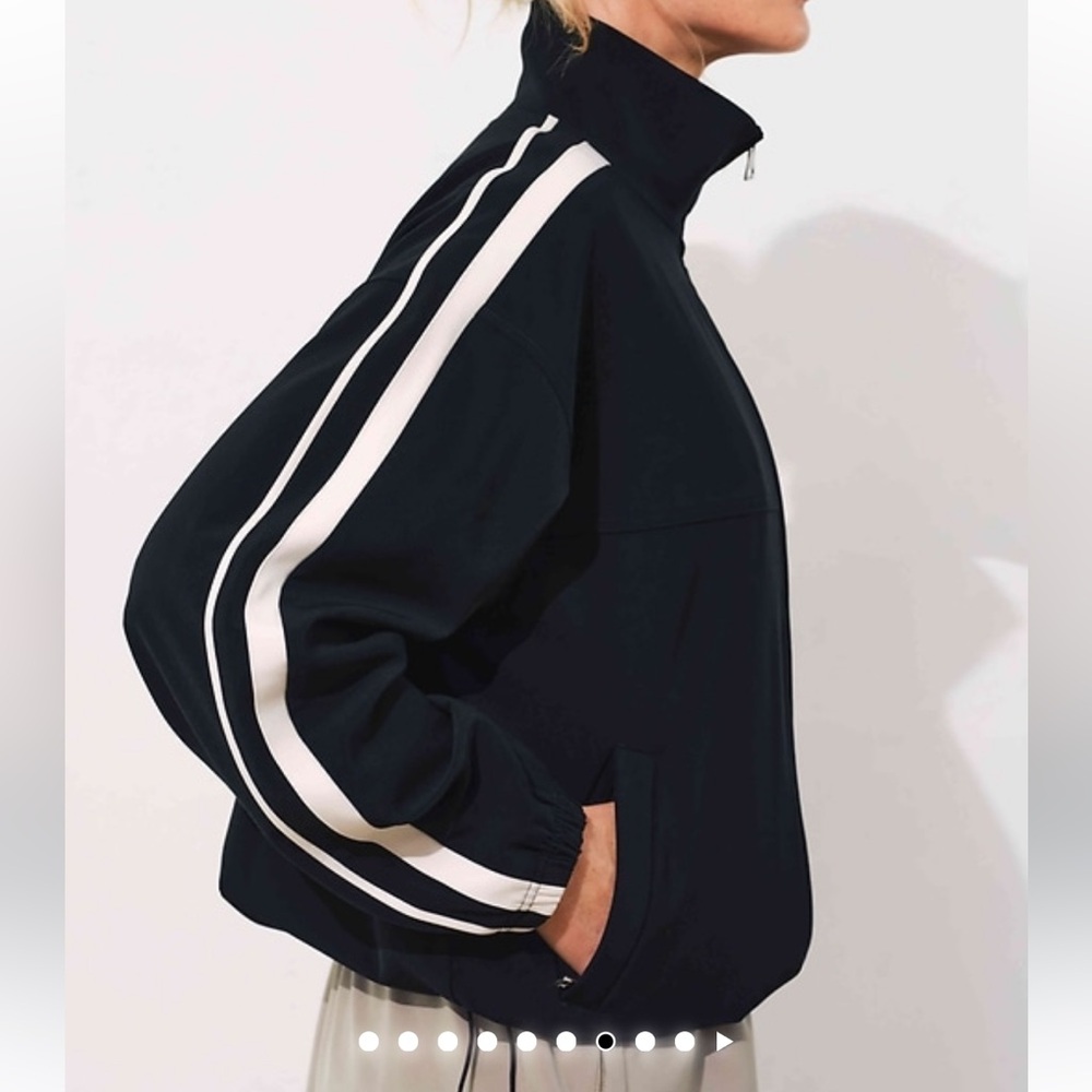 Athleta MVP track jacket in black/bone like new size petite xxs - Picture 3 of 4